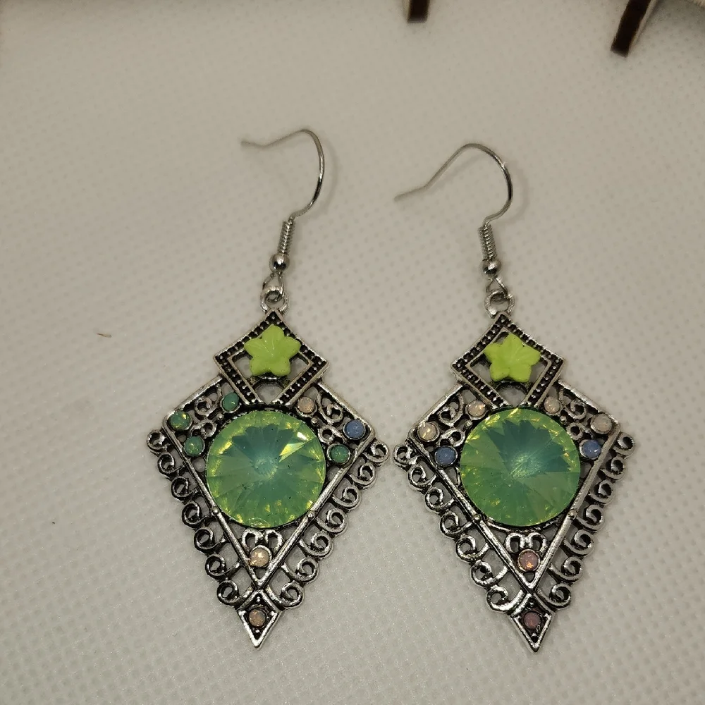 Elegant Silver and‎ Green Earrings